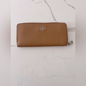 New coach wallet
